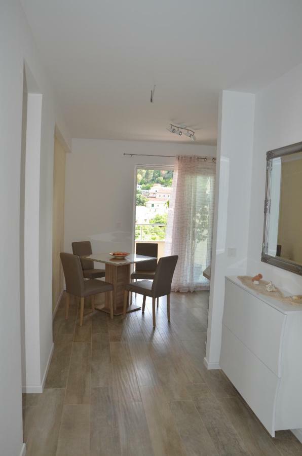Apartments Lozina Drvenik  Exterior photo